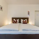 Schoene Aussicht מלון 3*