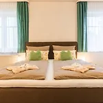 Hotel Schöne Aussicht 3*