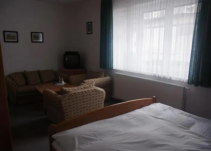 Hotel Schöne Aussicht 3*